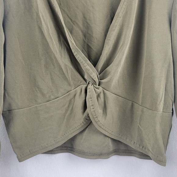 Fabletics sold out sleek knit twist front top in night owl size small - Picture 5 of 7